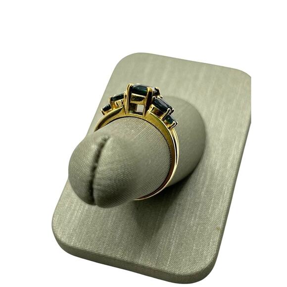 10K Yellow Gold Emerald Cut Green Stone Ring (13587) - Picture 3 of 5